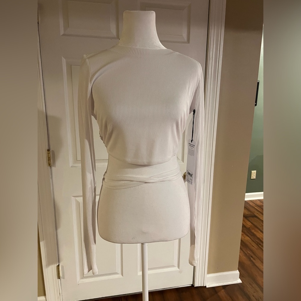ALO Yoga Ribbed Manifest Long Sleeve Top,White Size M Athleisure Dance Gym